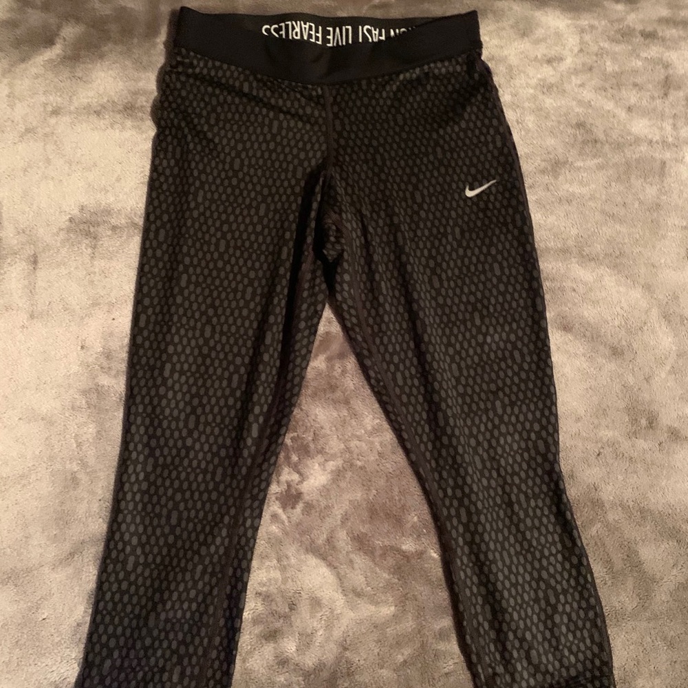 ✨SOLD✨ Nike Crop - Size Medium